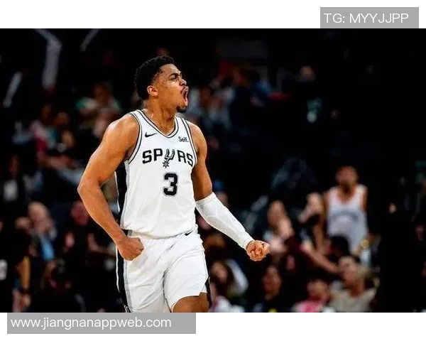 凯尔登约翰逊高效表现助力球队贡献14分6篮板2助攻展现实力