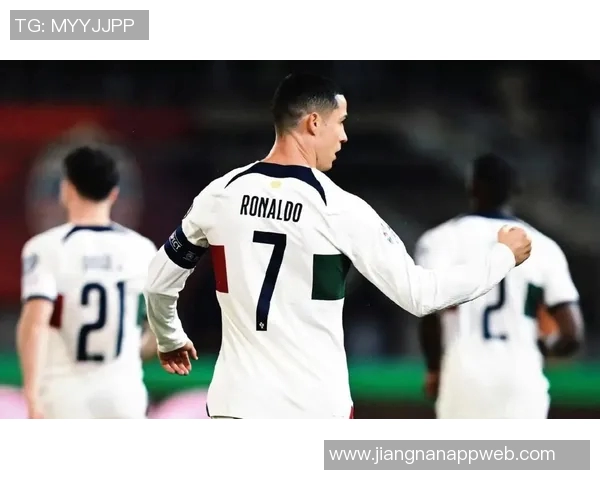 C罗四十岁依然年轻面容整形医生揭秘其可能的多次整形手术经历