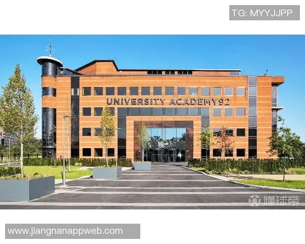 曼联92班创办大学遭指控种族不平等内维尔感动落泪