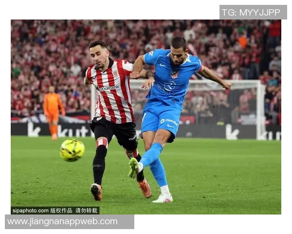 小西蒙尼遭对手球迷辱骂引发热议马竞与毕巴比赛的争议瞬间